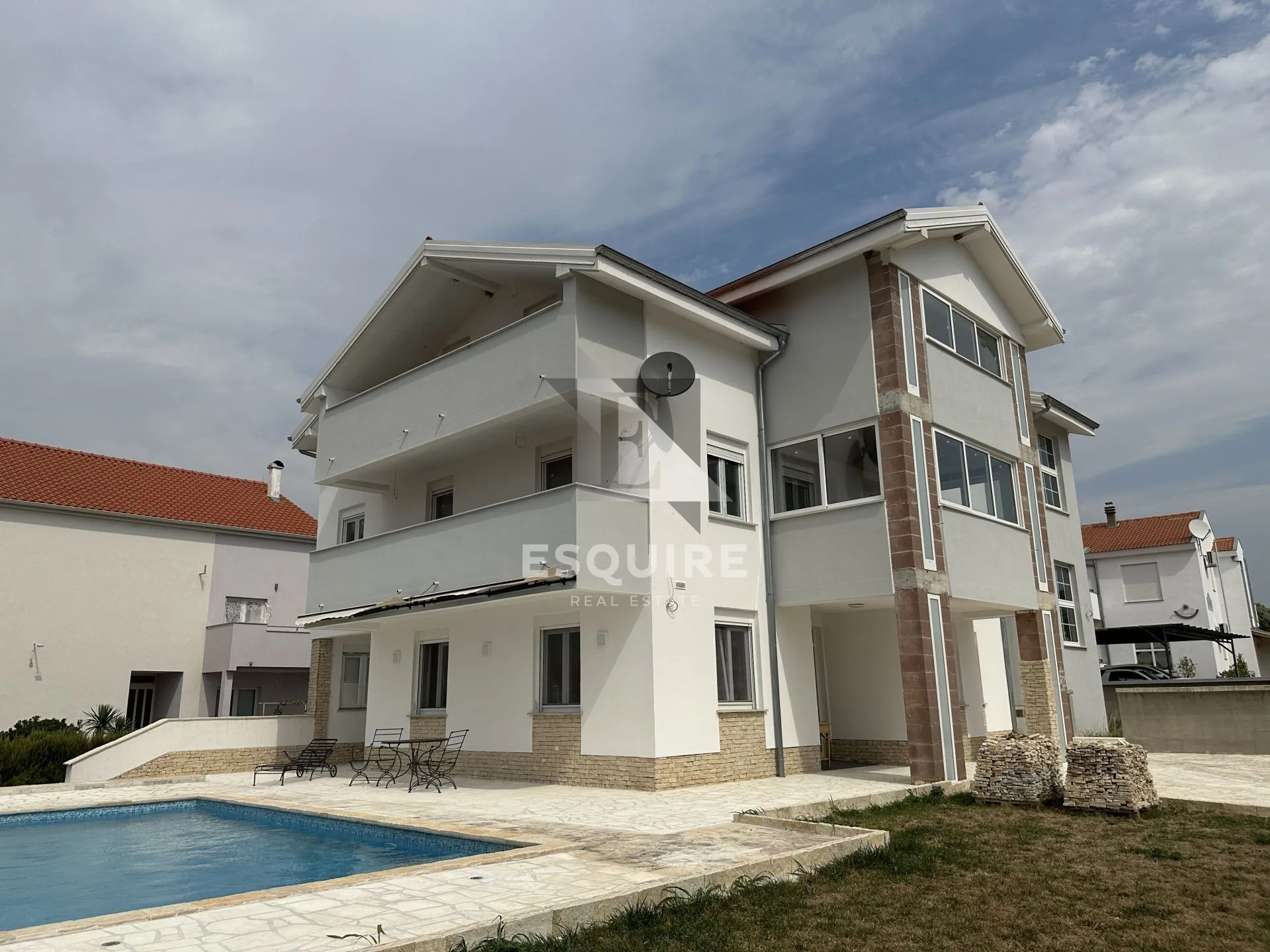donja jagodnja - apartmanska kuća s bazenom - 540m2 - slika 4