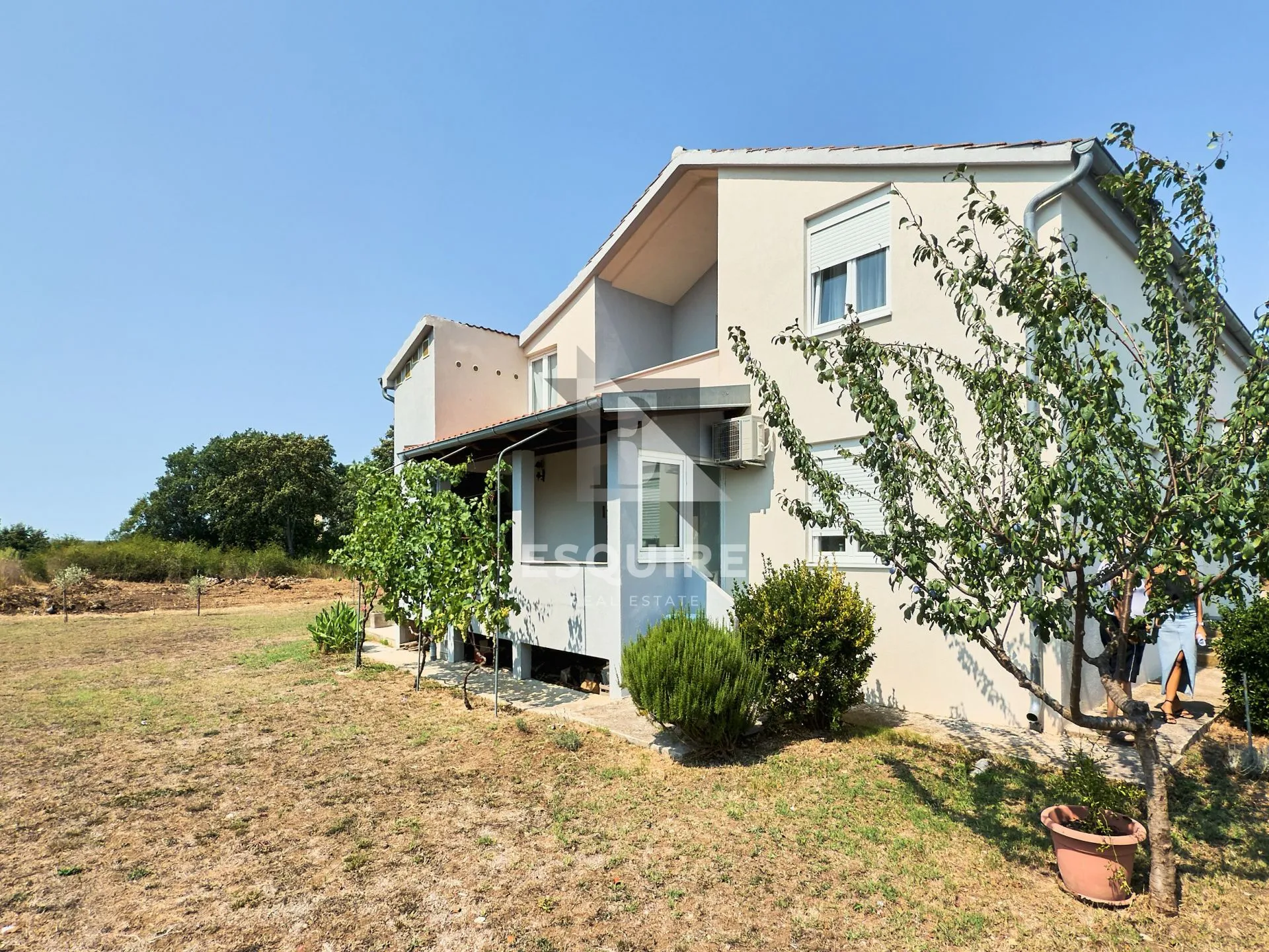 zemunik donji - samostojeća katnica s velikim dvorištem - 260m2 - slika 27