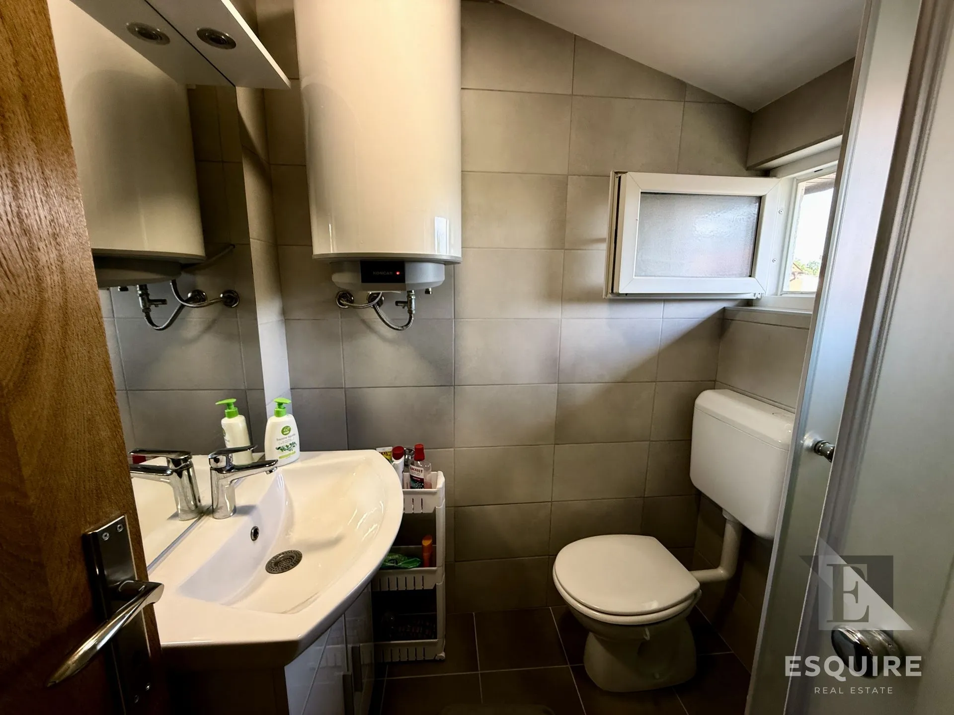privlaka – škrapavac, namještena kuća s tri stana, 500 m od mora - slika 30