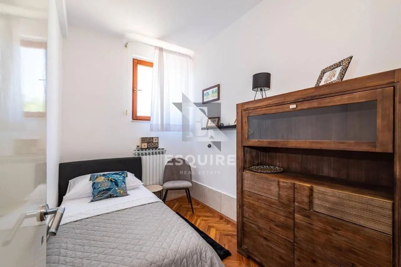 zadar - kuća sa bazenom i pogledom na terenu od 1200m2 - slika 34