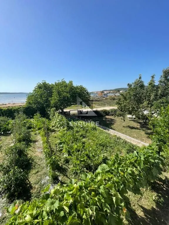 ljubač - samostojeća kuća s velikom okućnicom 1. red do mora - 702m2 - slika 20
