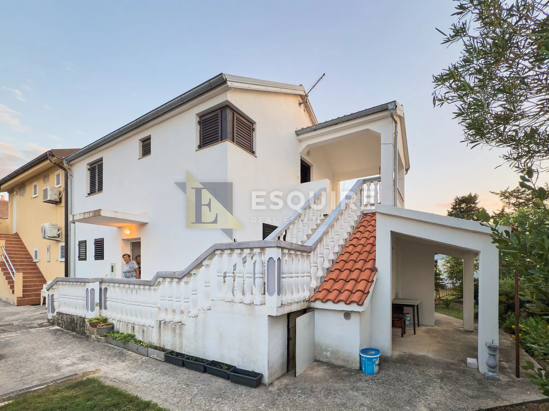 privlaka-sabunike, dvojna kuća s dva apartmana – 700 m od pješčane plaže!! - slika 2