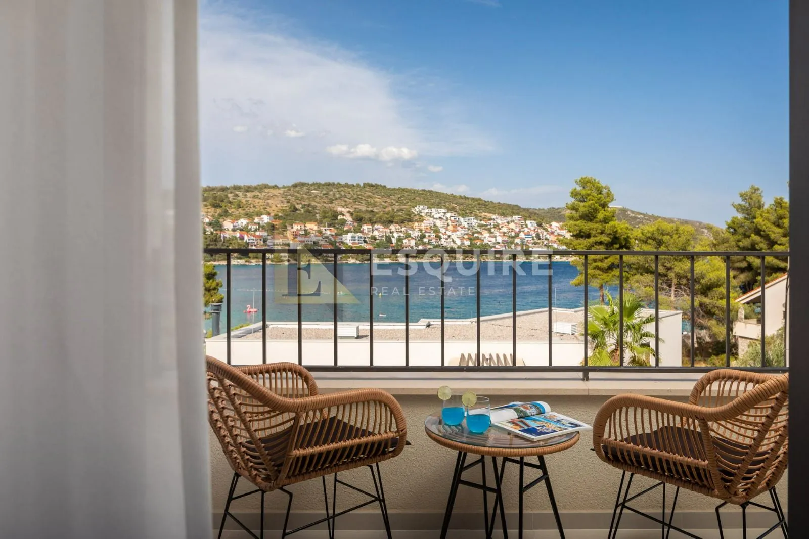 split luksuzna vila 2. red uz pješćanu plažu - slika 32