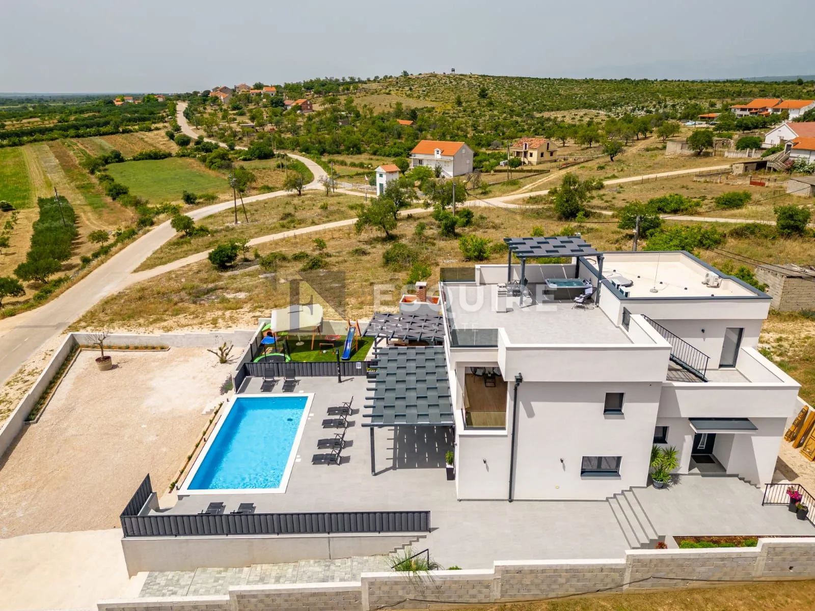 tinj - luksuzna villa s velikom okucnicom - slika 34