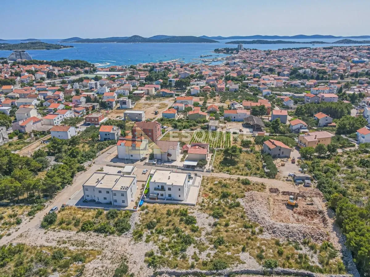 vodice - moderna vila s bazenom - slika 32