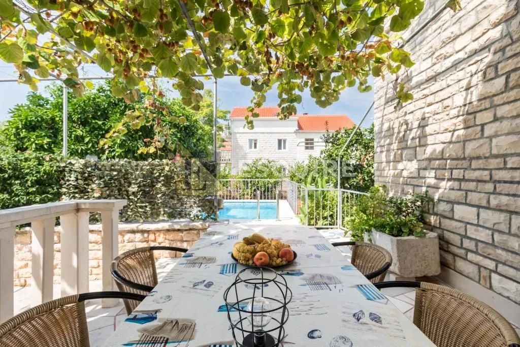 brač - sutivan - kuća sa dvije stambene jedinice i bazenom - 425m2 - slika 46