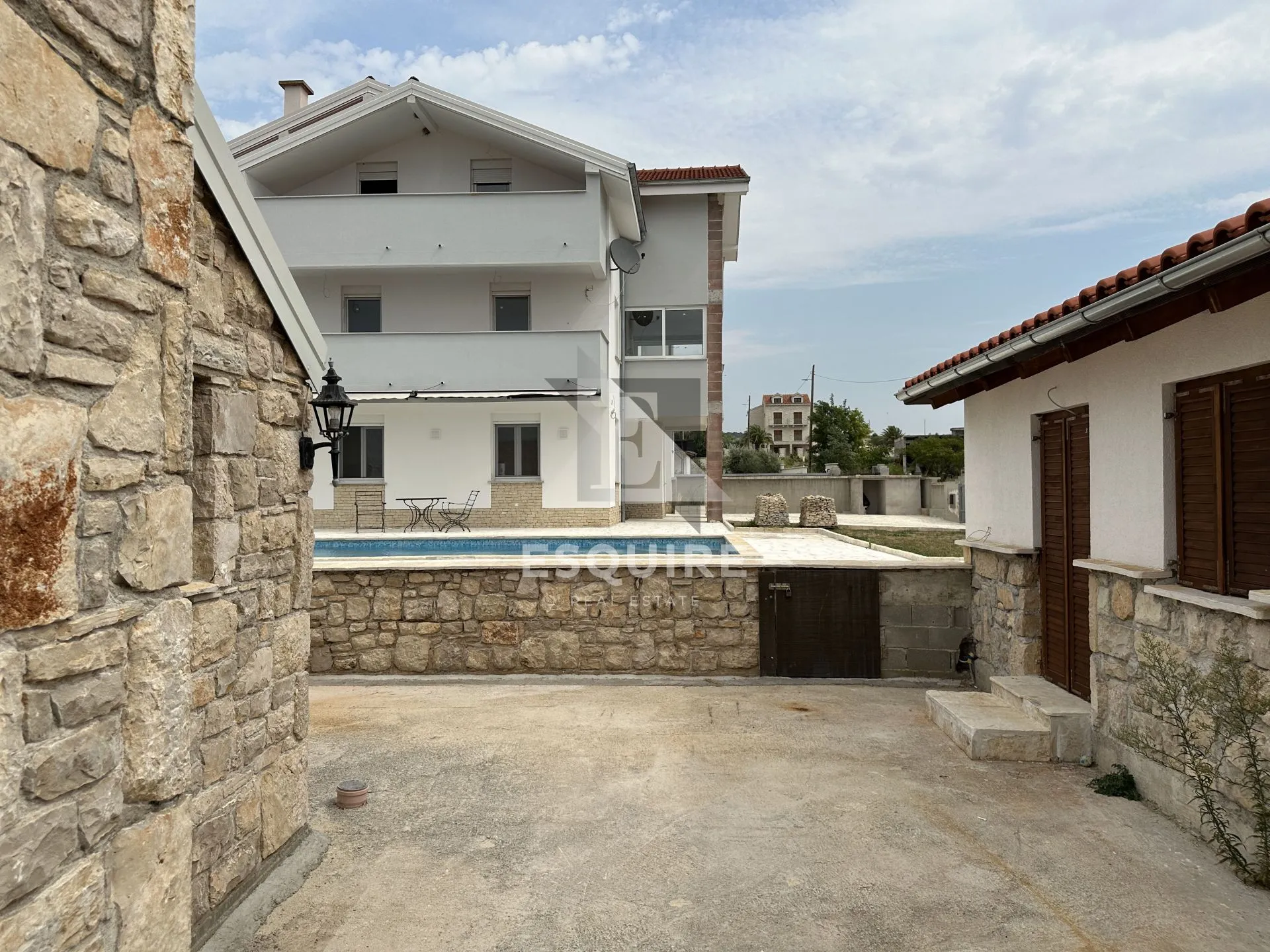 donja jagodnja - apartmanska kuća s bazenom - 540m2 - slika 33