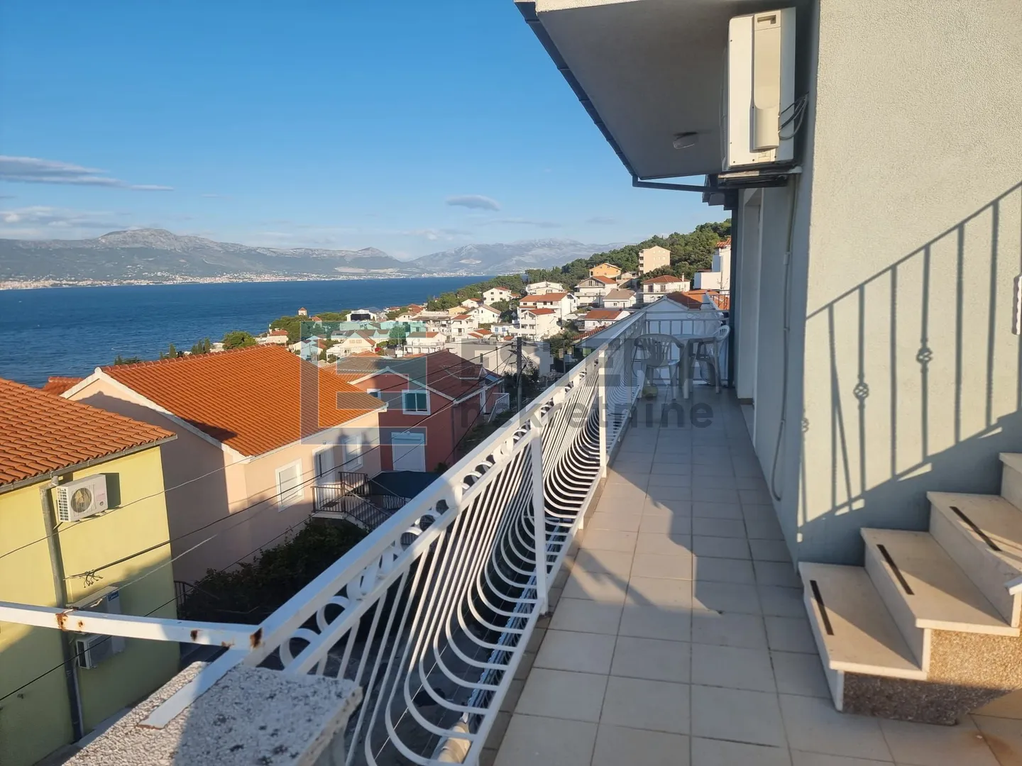 prodaja čiovo kuća s 5 apartmana 200 m od mora, otvoren pogled na more - slika 2