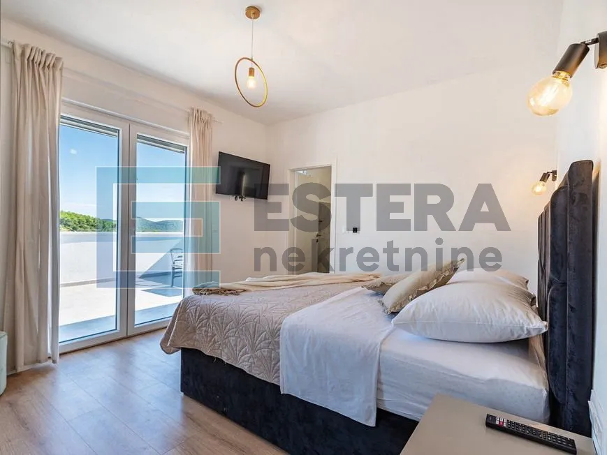 prodaja luksuzna vila sa bazenom, 300 m2, 5 soba, 6 kupaonica - slika 18