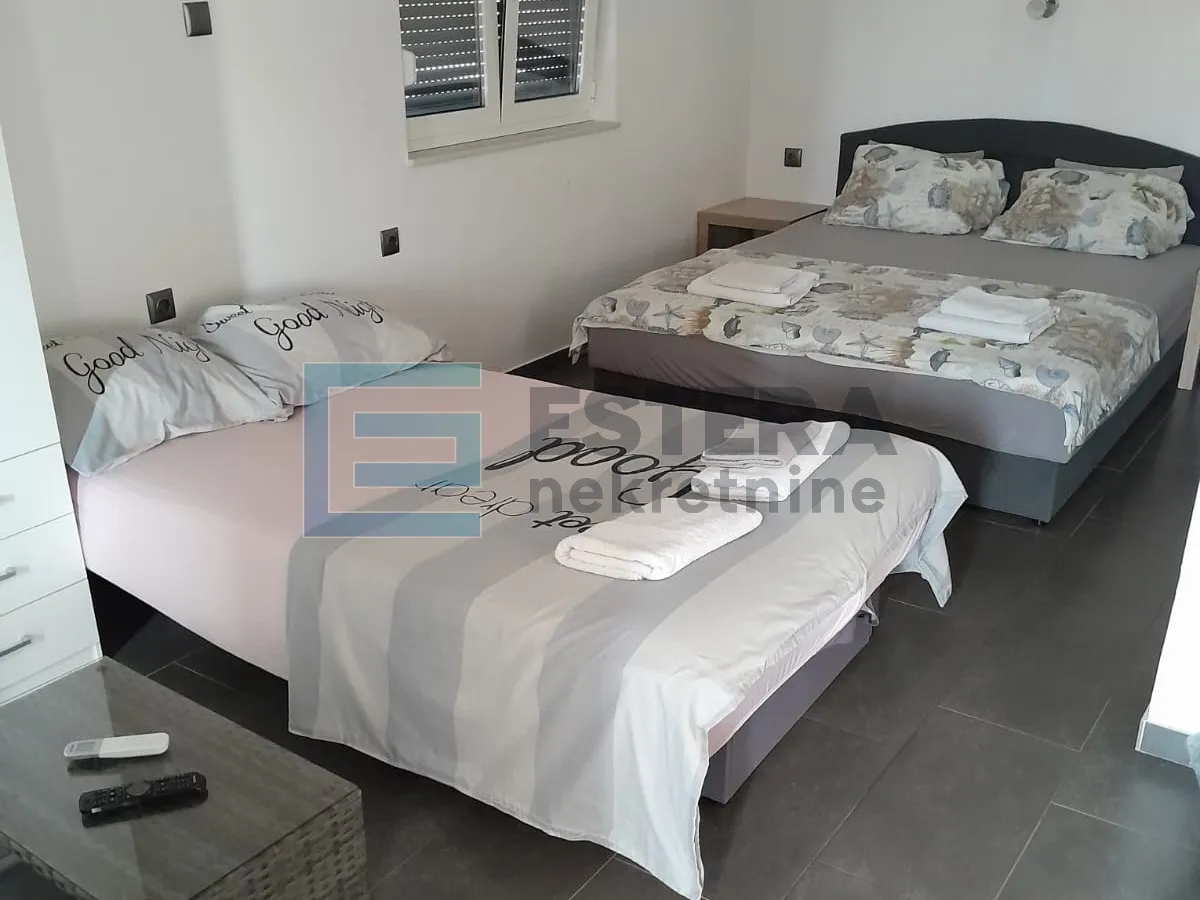 kuća 244 m2 prodaja biograd na moru, 8 apartmana, bazen - slika 7