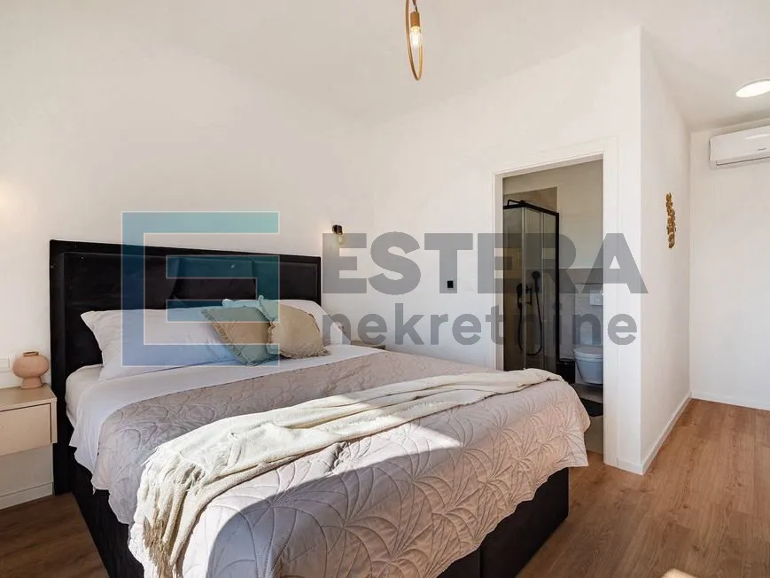 prodaja luksuzna vila sa bazenom, 300 m2, 5 soba, 6 kupaonica - slika 22