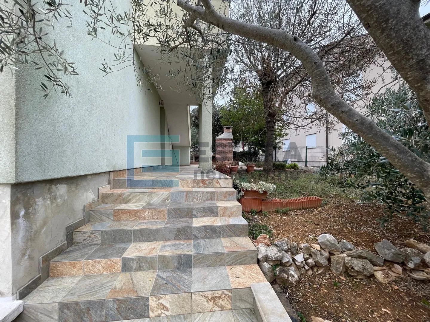apartmanska kuća m2 prodaja, pašman, ždrelac, 60 m od mora, garaža - slika 6