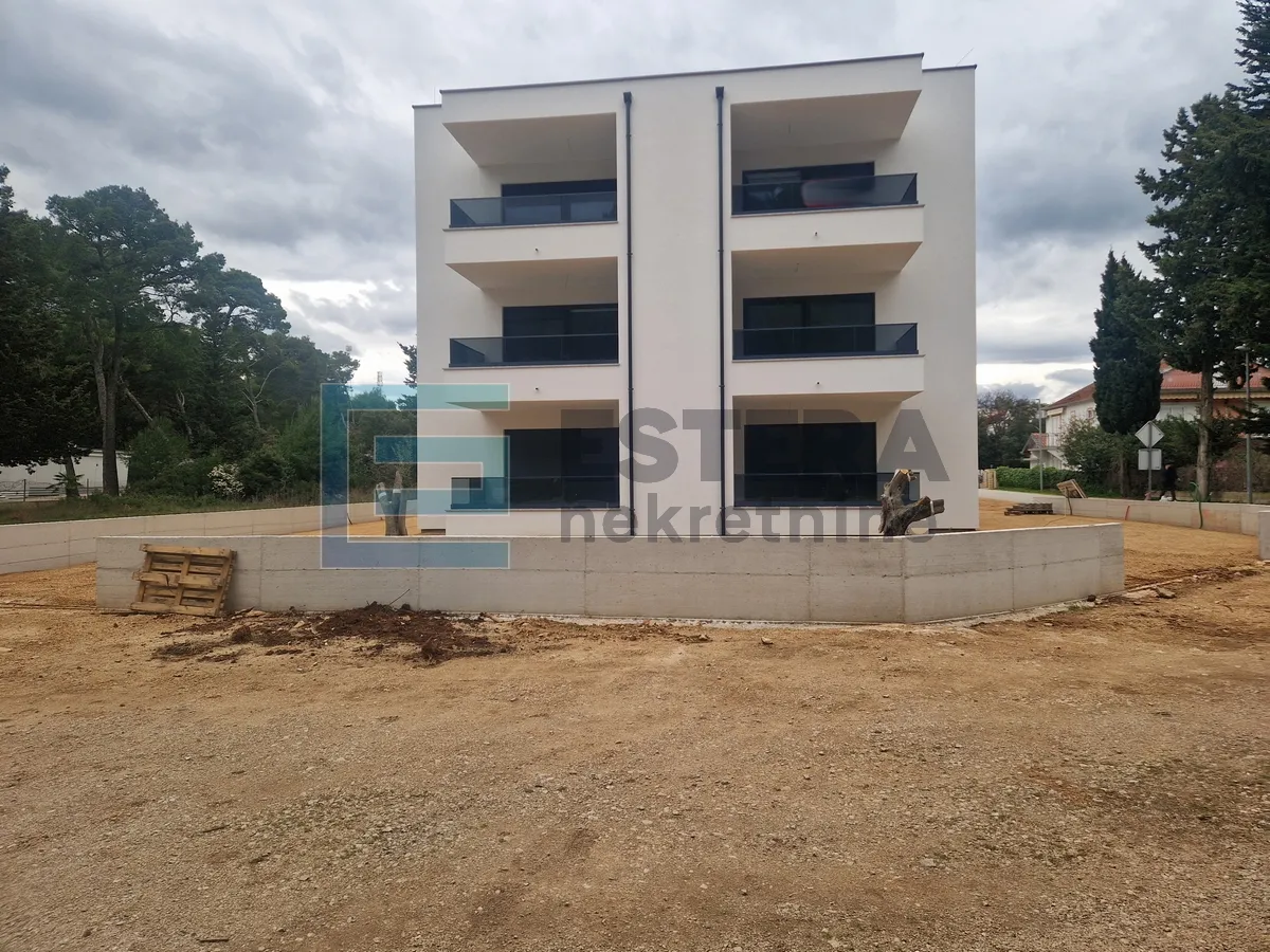 apartman s2 75 m2 prodaja pakoštane, 3s, prizemlje, vrt, loggia, parking, 300 m od mora - slika 3