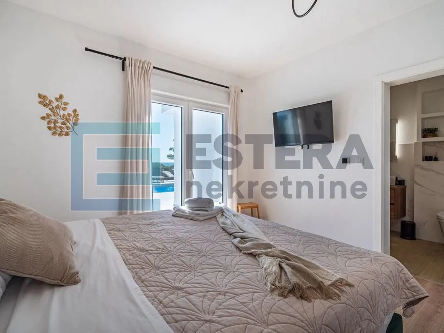 prodaja luksuzna vila sa bazenom, 300 m2, 5 soba, 6 kupaonica - slika 17