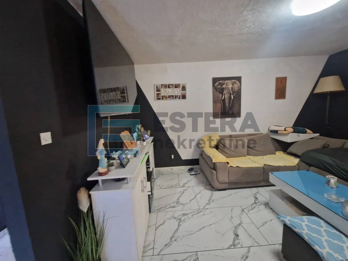 kuća 350 m2 prodaja donji karin, 2 stana i pomoćna zgrada s 2 apartmana - slika 10