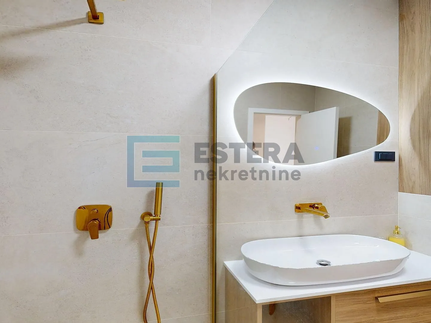villa sa bazenom i pogledom na more prodaja - slika 22