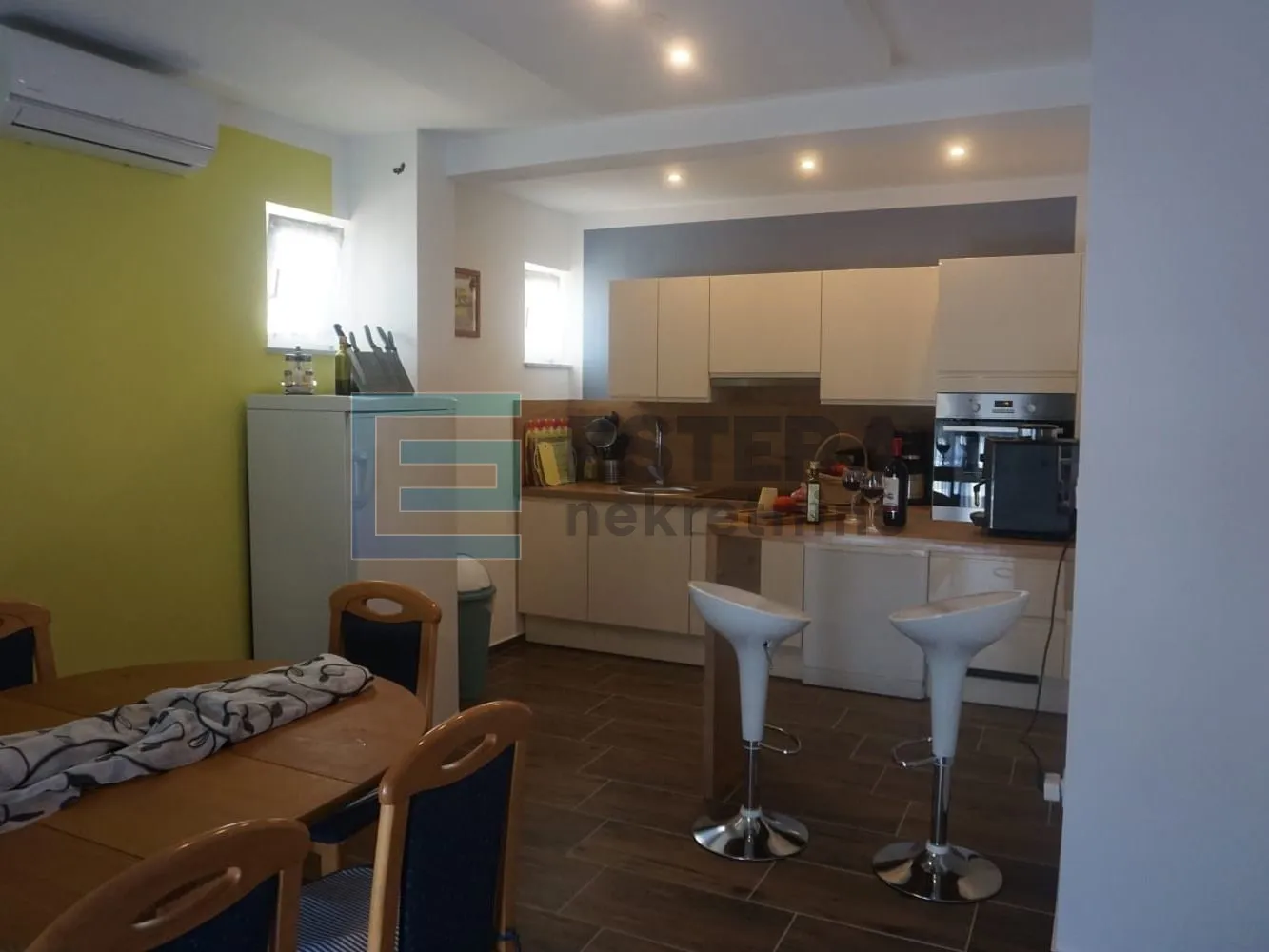 prodaja kuća sa bazenom polača, 150 m2 - slika 14