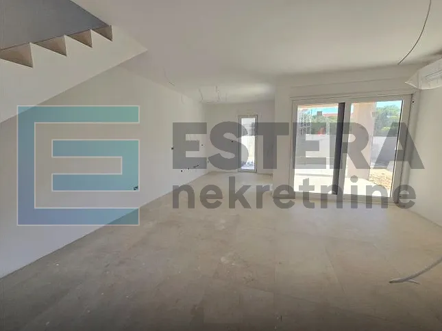 apartman prodaja vrsi, 120 m2, 4s, vrt, bazen, 2 parkinga - slika 13
