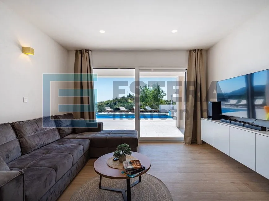 prodaja luksuzna vila sa bazenom, 300 m2, 5 soba, 6 kupaonica - slika 10