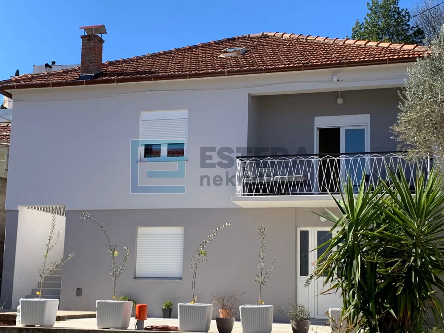 kuća 220 m2 prodaja kali, ugljen, samostojeća, okućnica, polged na more - slika 1