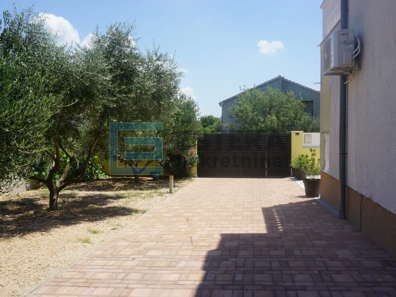 prodaja kuća sa bazenom polača, 150 m2 - slika 7