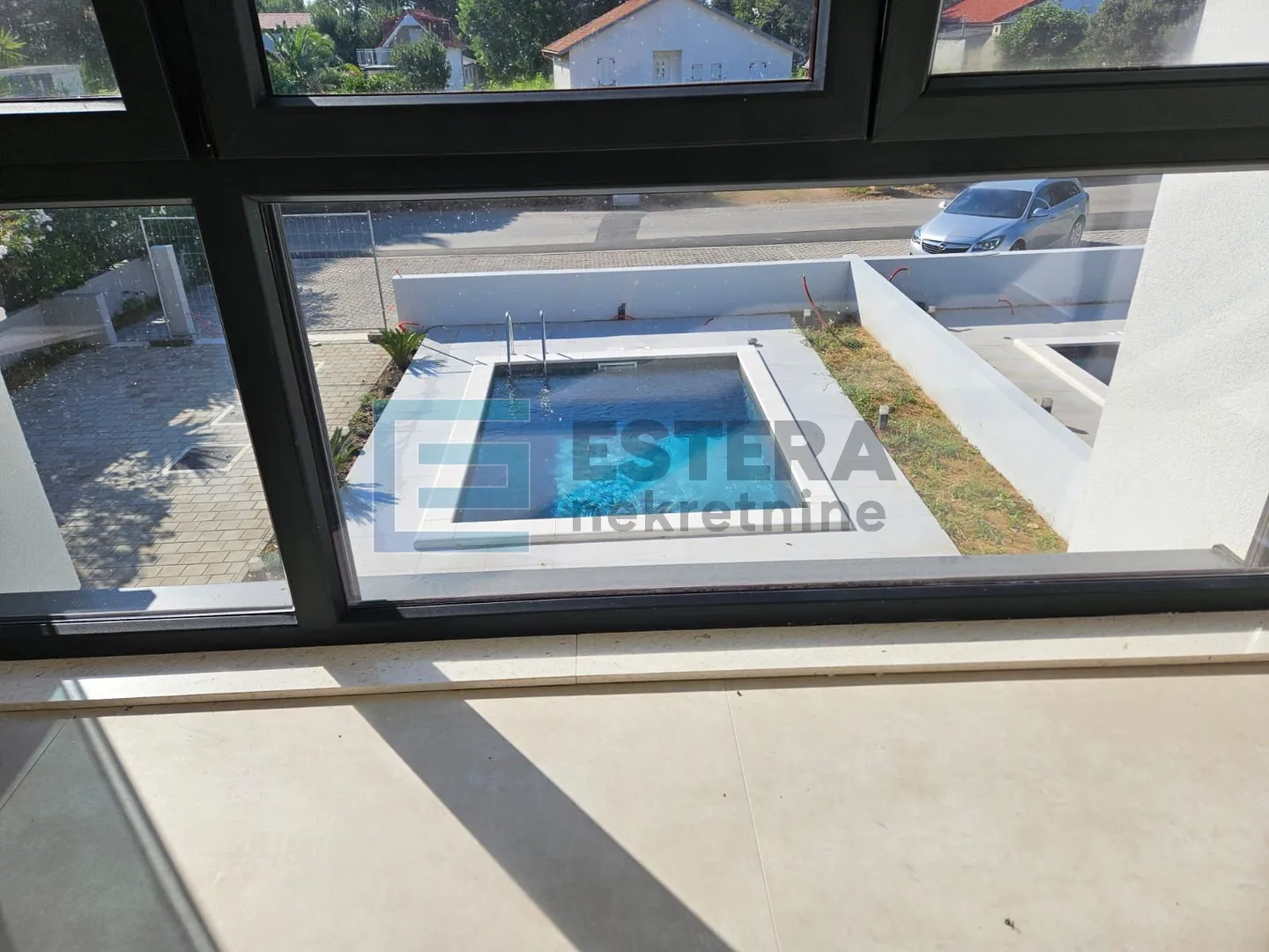prodaja kuća sa bazenom vir, 450 m od mora, 2 apartmana, garaža - slika 4