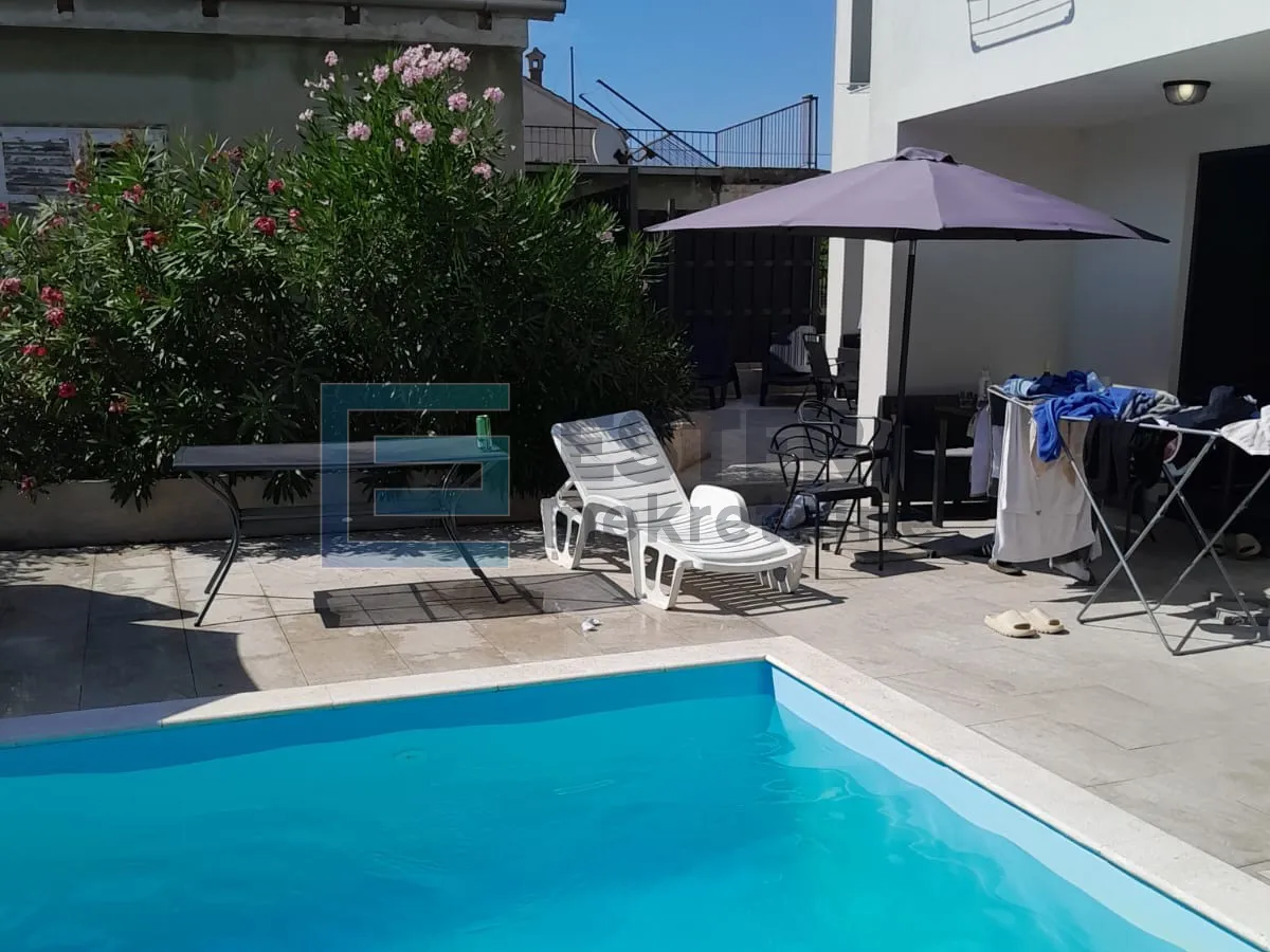 kuća 244 m2 prodaja biograd na moru, 8 apartmana, bazen - slika 3