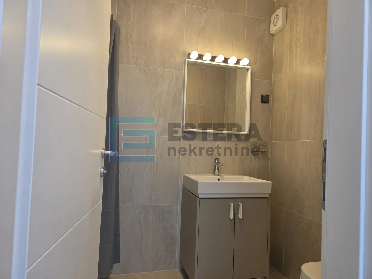 stan 40 m2 najam otok 2s, 3. kat, lift, vpm, terasa - slika 13