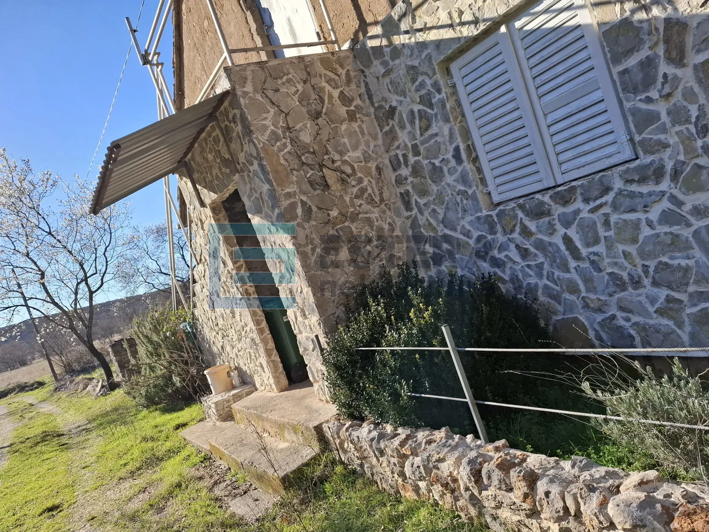 kuća 90 m2 prodaja knin, polača, zemljište 1173 m2 - slika 5