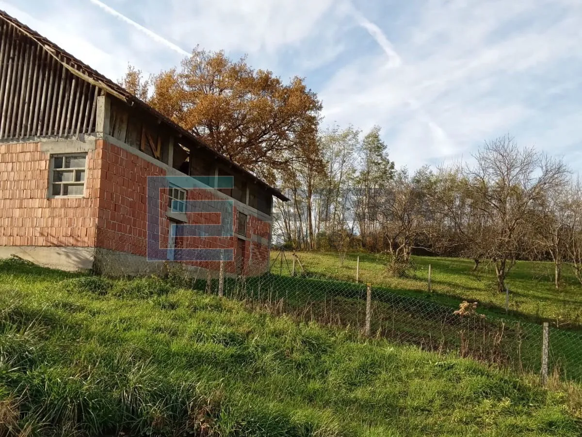 obiteljska kuća prodaja s velikim imanjem 44000 m2 - slika 9