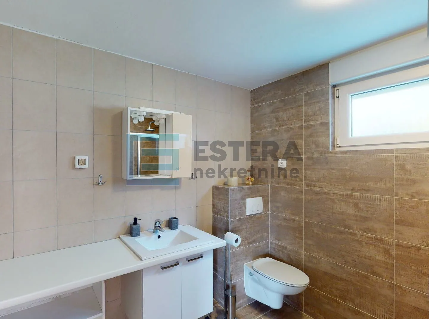 apartmanska kuća s 10 app i bazen! - slika 13