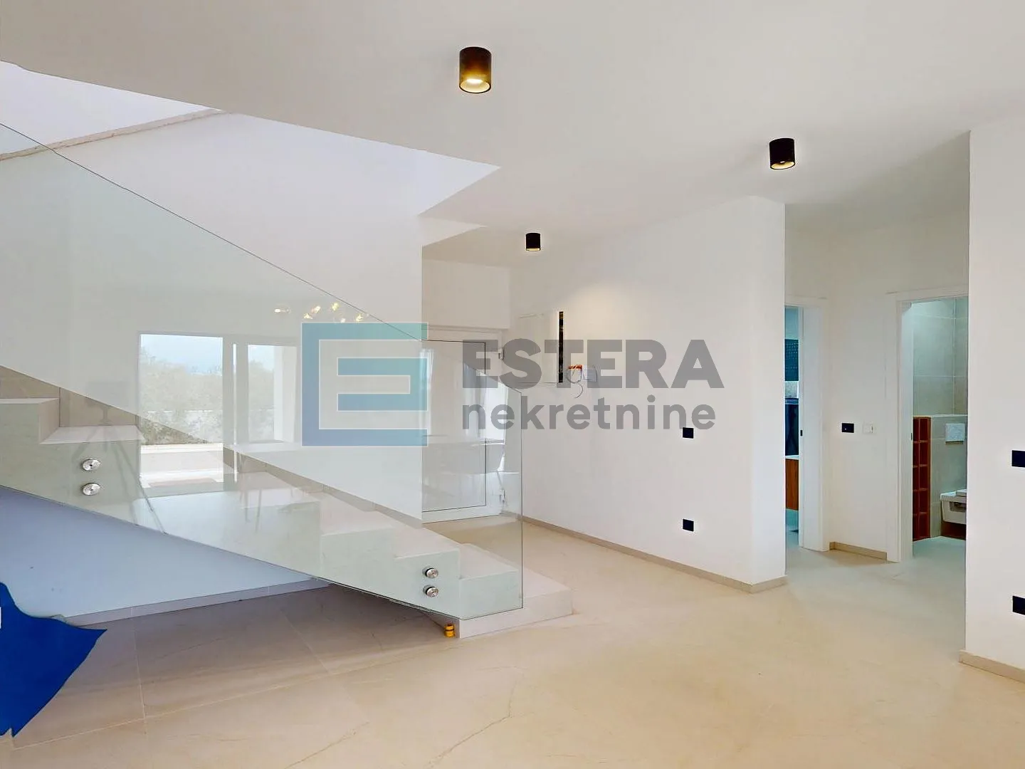 villa sa bazenom i pogledom na more prodaja - slika 12