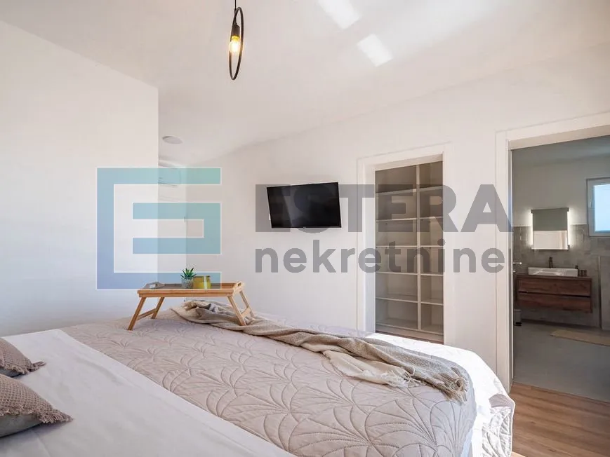 prodaja luksuzna vila sa bazenom, 300 m2, 5 soba, 6 kupaonica - slika 21