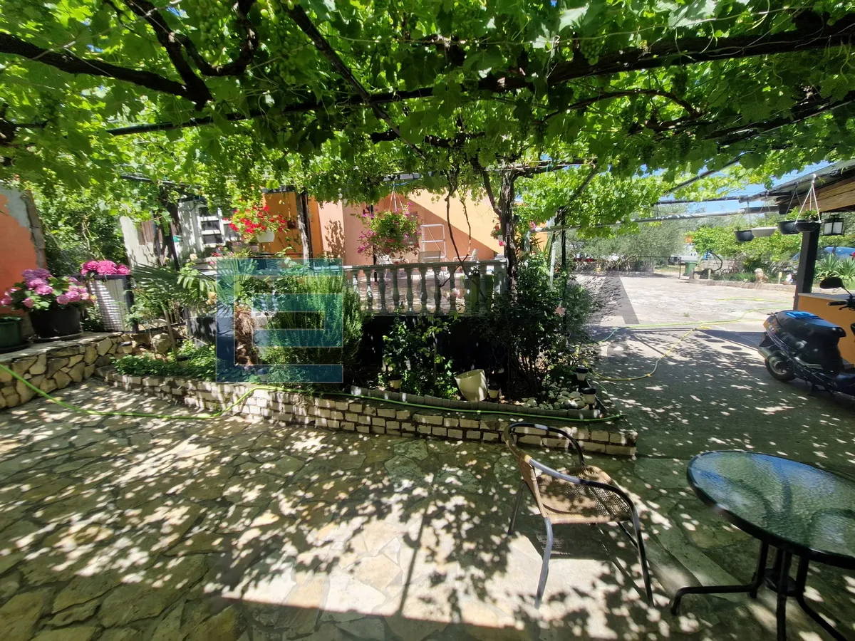 kuća 350 m2 prodaja donji karin, 2 stana i pomoćna zgrada s 2 apartmana - slika 24