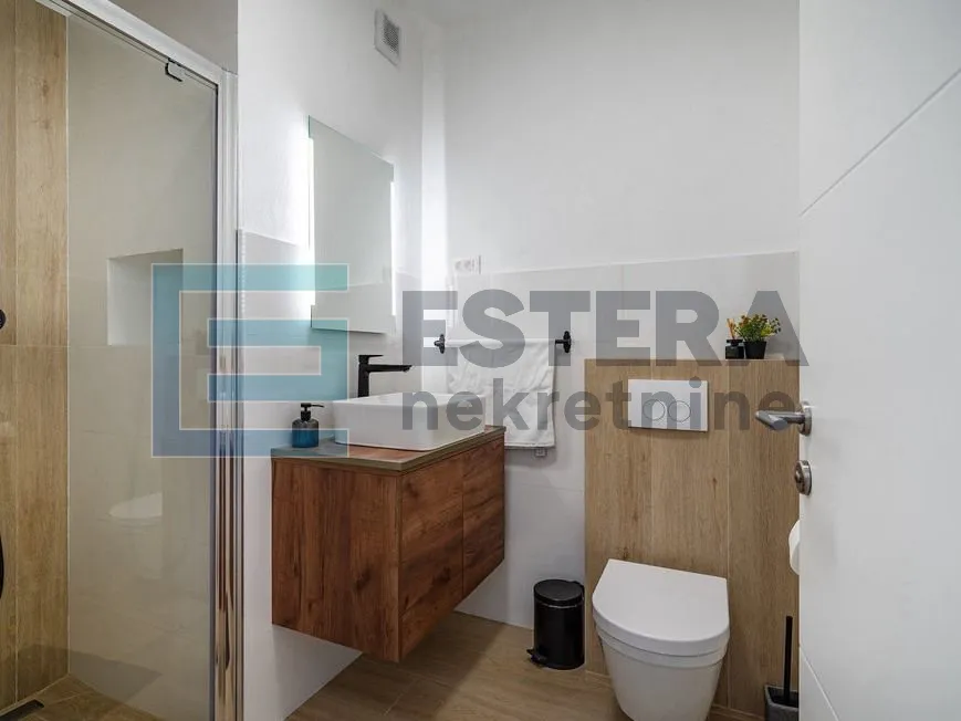 prodaja luksuzna vila sa bazenom, 300 m2, 5 soba, 6 kupaonica - slika 24