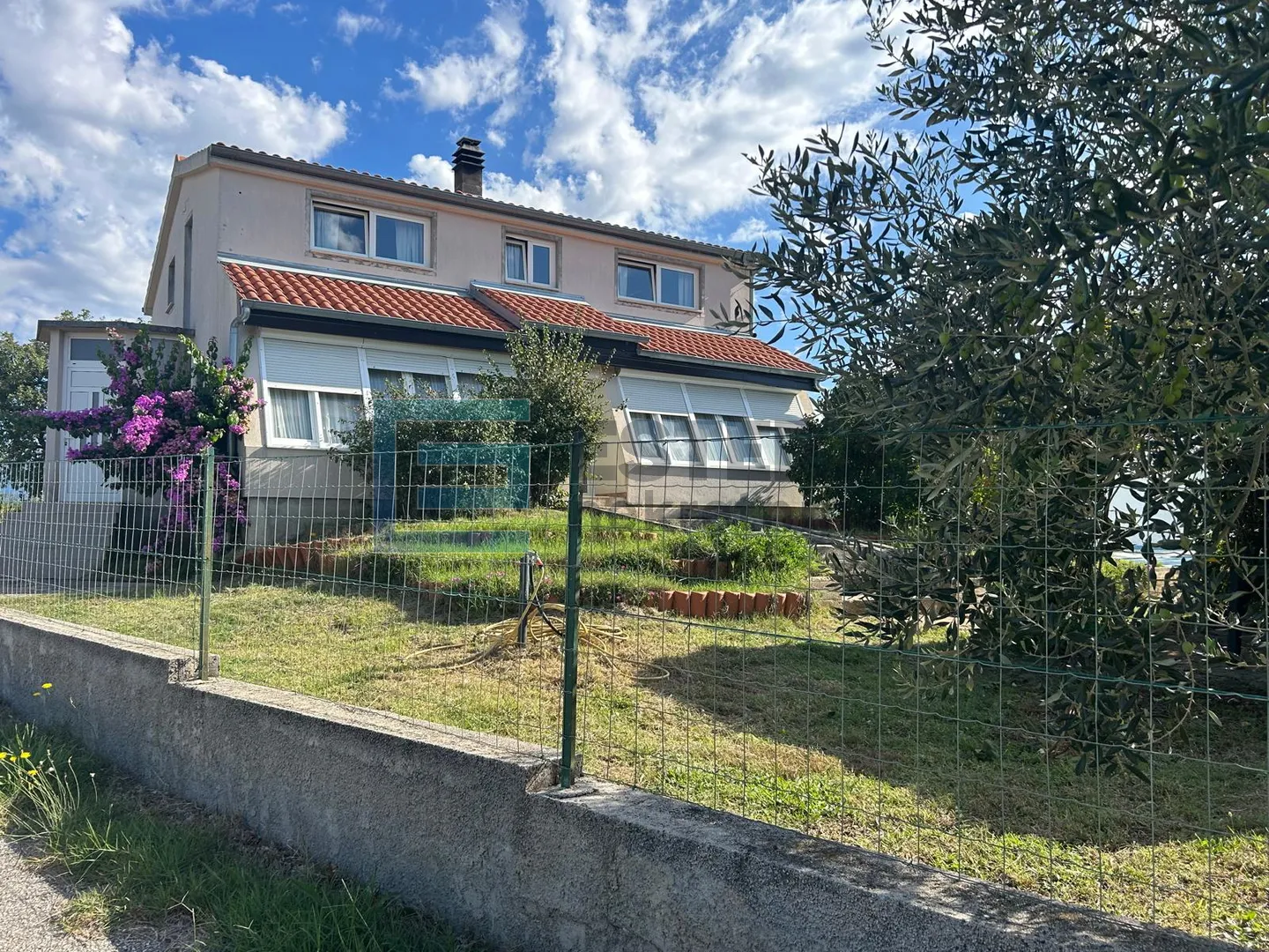 kuća s bazenom i velikom okućnicom prodaja blizina zadra - slika 7