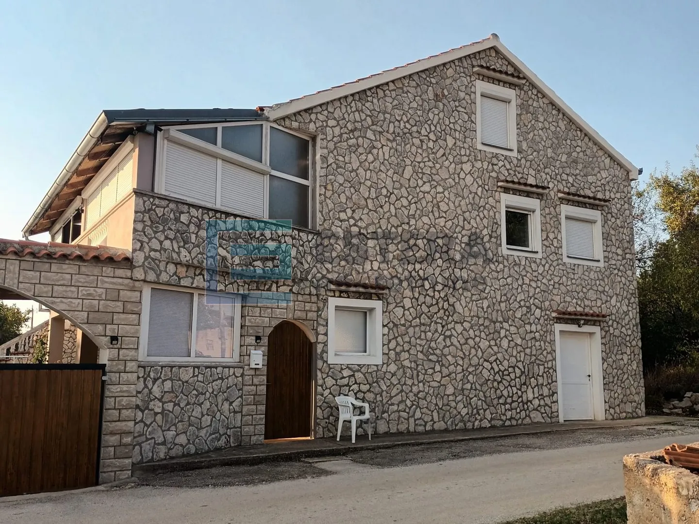 prodaja kuća sa bazenom nadin, 339 m2, imanje 45922 m2 - slika 3
