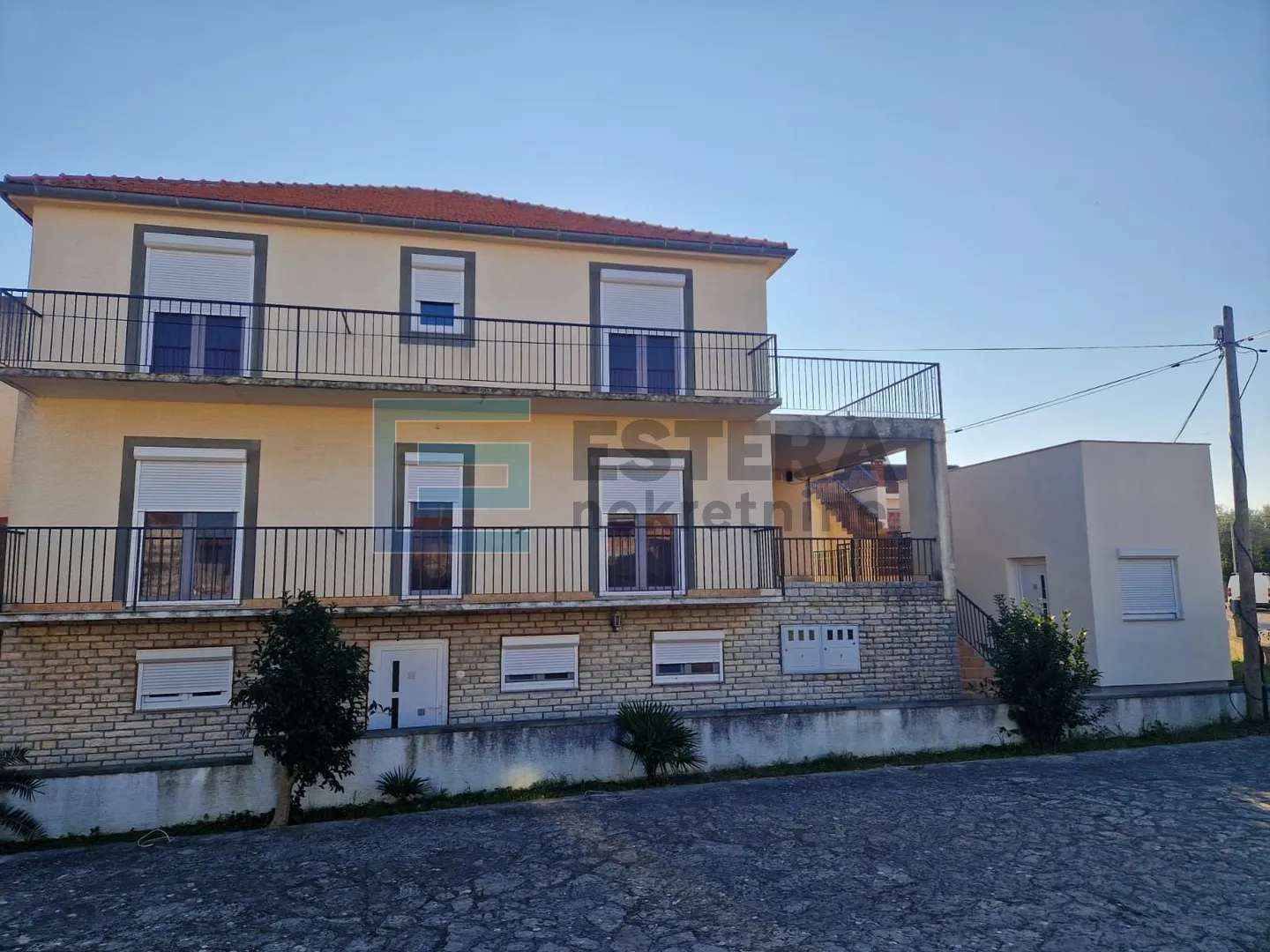 prodaja kuća sa zemljištem 1838 m2, sukošan, 180 m od mora - slika 4