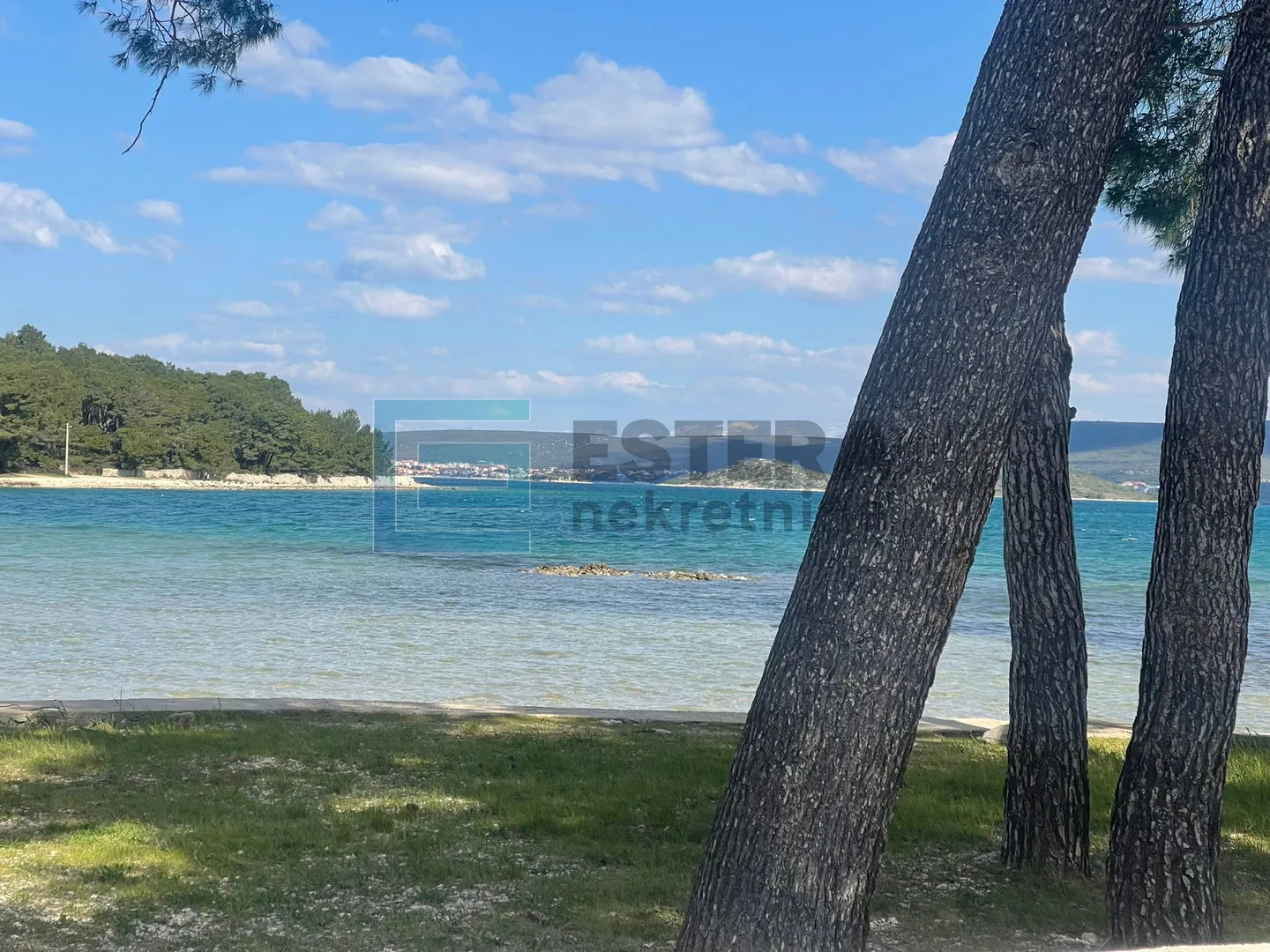 Građevinsko zemljište 430 m2 PRODAJA otok Pašman, uvala Lučica, prvi red do mora