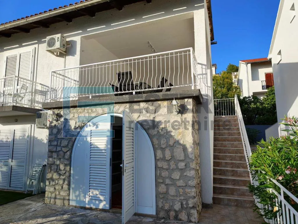kuća prodaja 260 m2, 2 apartmana, terasa, parking, garaža, 50 m od mora - slika 2