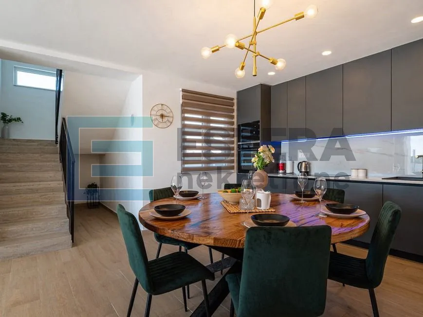 prodaja luksuzna vila sa bazenom, 300 m2, 5 soba, 6 kupaonica - slika 13