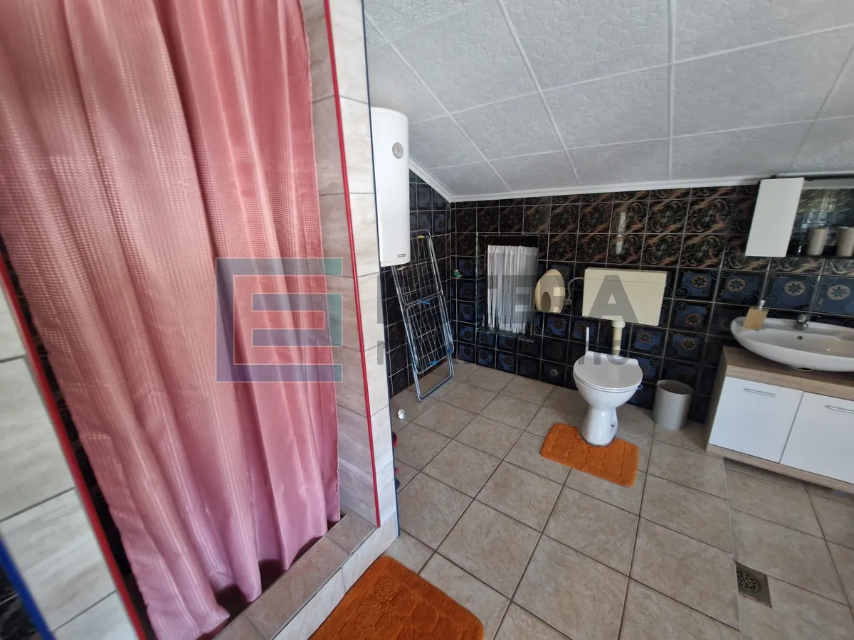 kuća 350 m2 prodaja donji karin, 2 stana i pomoćna zgrada s 2 apartmana - slika 16