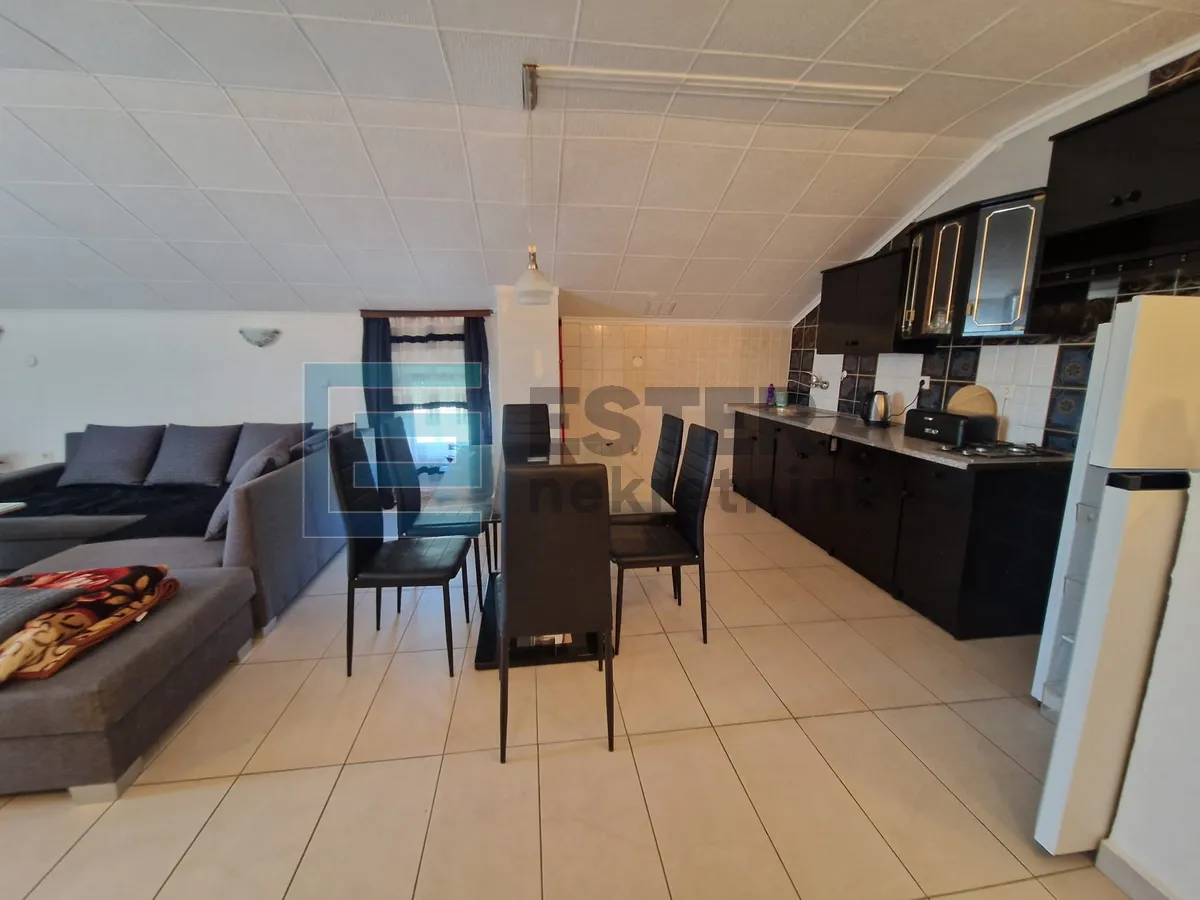 kuća 350 m2 prodaja donji karin, 2 stana i pomoćna zgrada s 2 apartmana - slika 11