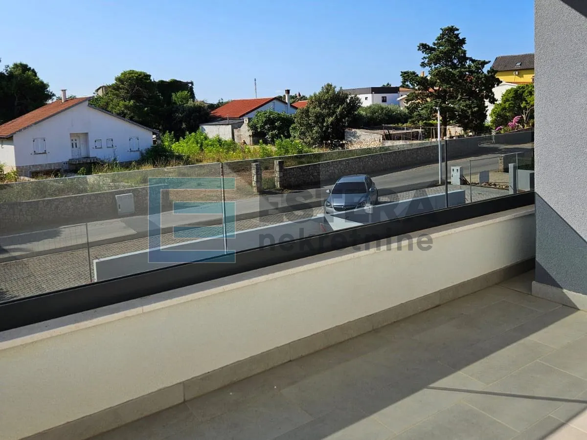 prodaja kuća sa bazenom vir, 450 m od mora, 2 apartmana, garaža - slika 6