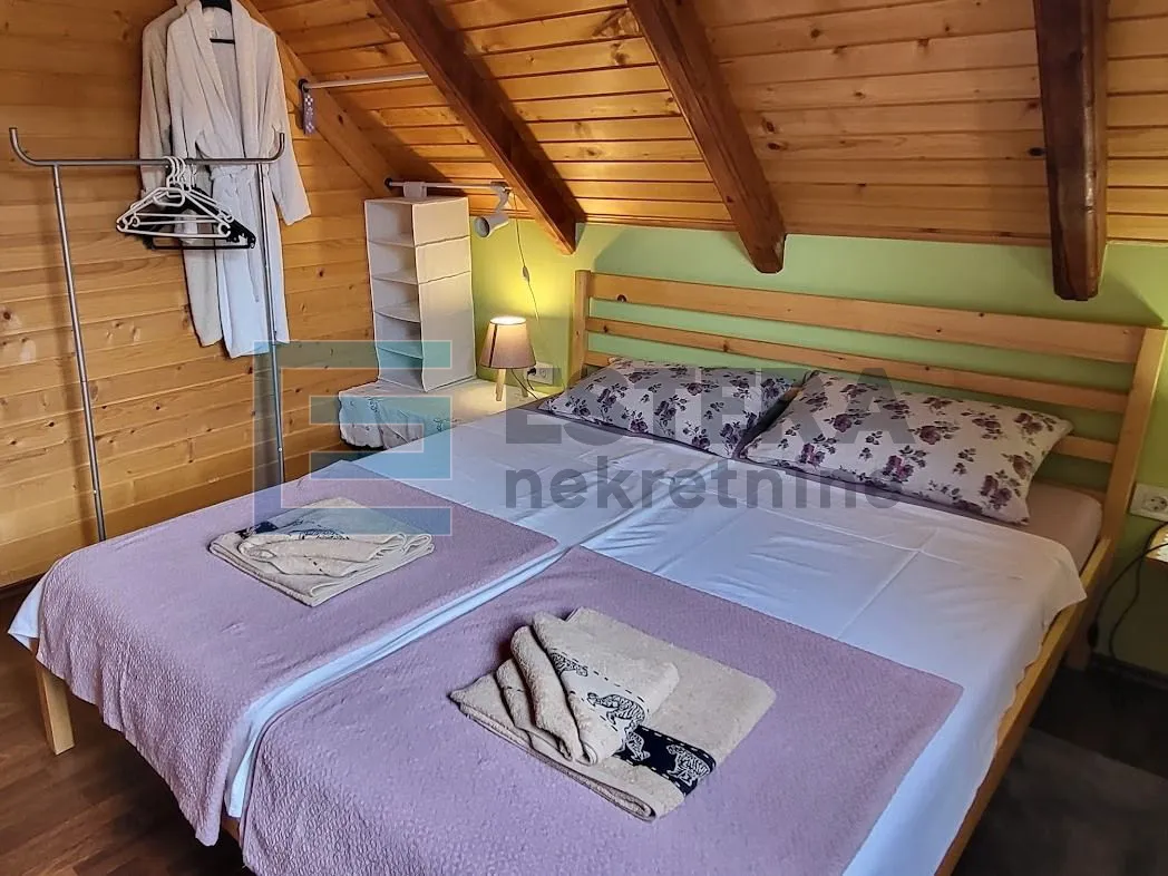 prodaja drvena kuća, pustodol, bazen, plantaža borovnica, 5430 m2 - slika 14