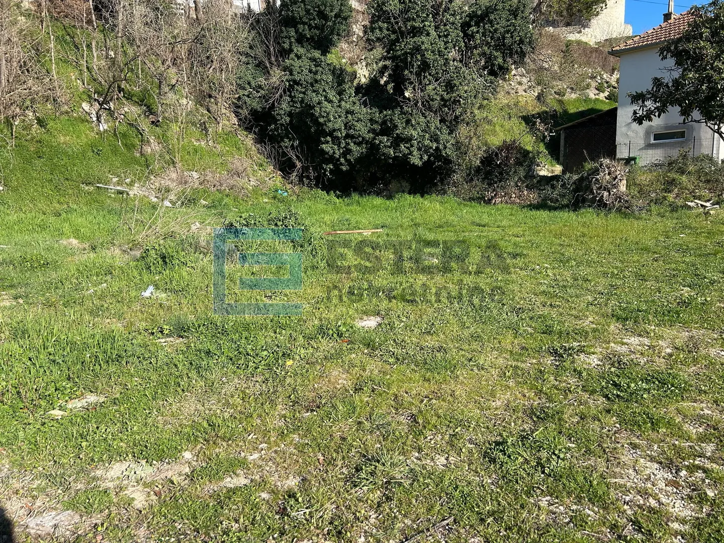 Benkovac građevinsko zemljište 860 m2 prodaja