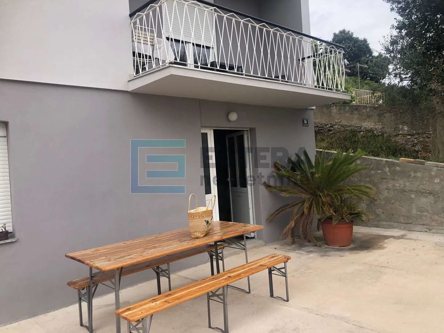kuća 220 m2 prodaja kali, ugljen, samostojeća, okućnica, polged na more - slika 4