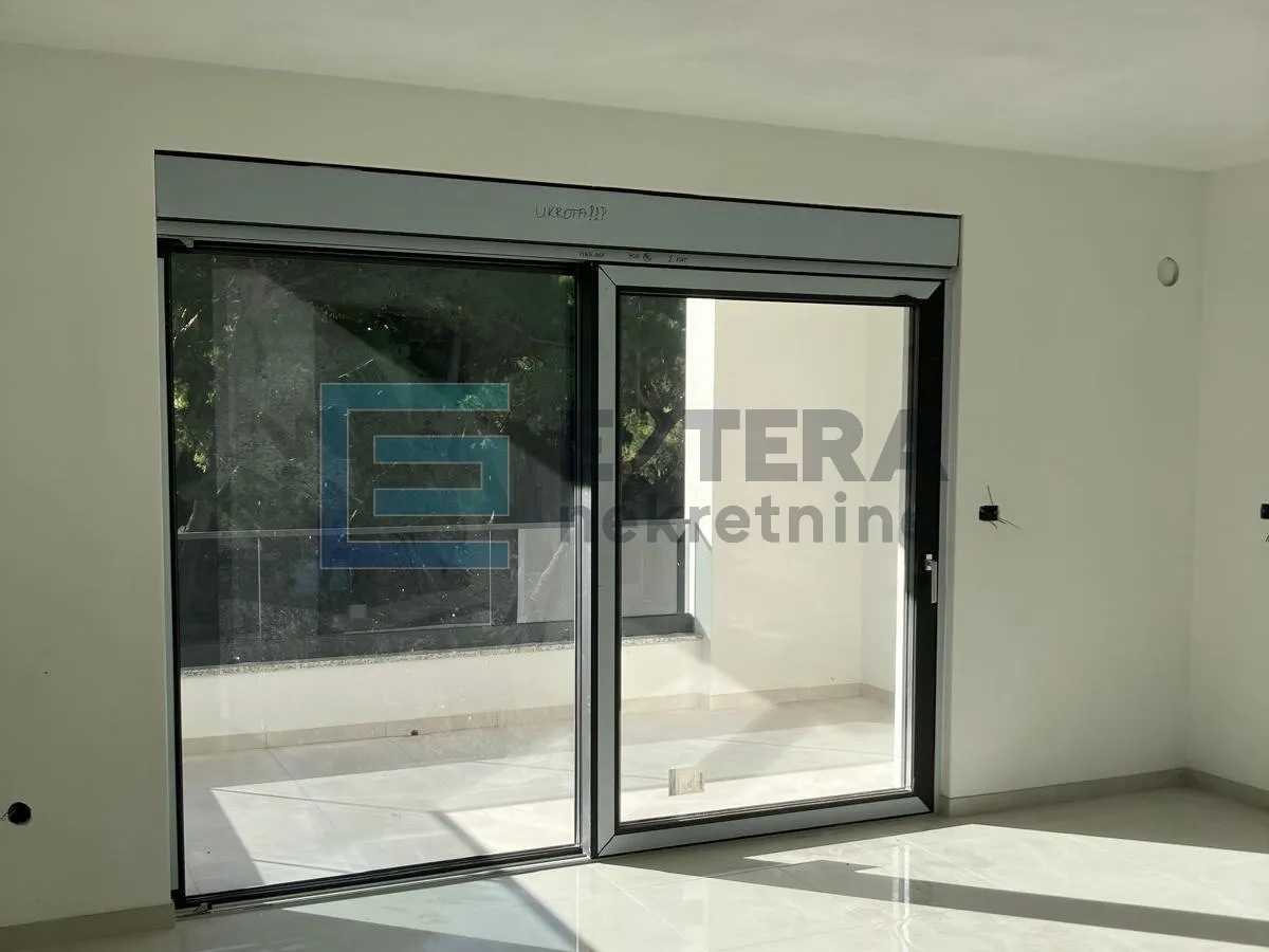 apartman penthouse 77 m2 prodaja pakoštane, 3s, 2. kat, krovna terasa, loggia, 2x parking, 300 m od mora - slika 11