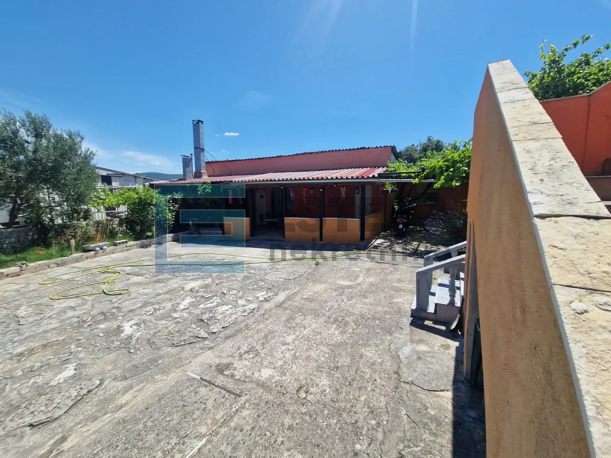 kuća 350 m2 prodaja donji karin, 2 stana i pomoćna zgrada s 2 apartmana - slika 4