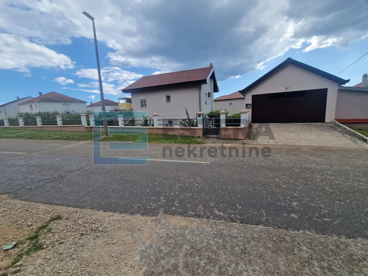 kuća 222 m2 + 82 m2 prodaja biograd na moru, kuća s garažom i pomoćnim objektom, - slika 2